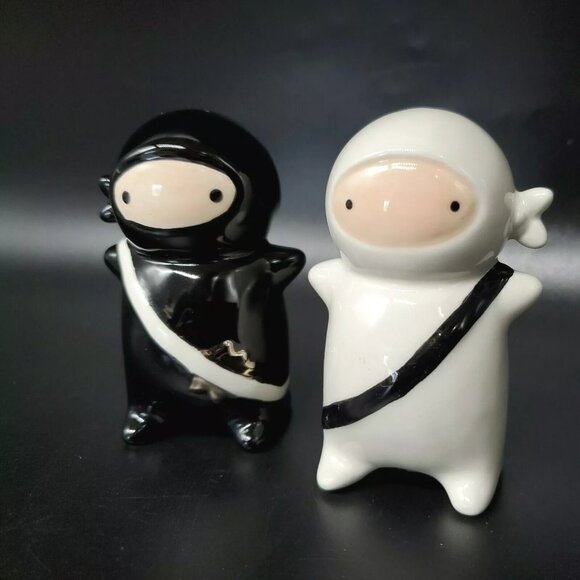 NINJA SALT AND PEPPER SHAKERS Set Ceramic Japanese Warriors Black White - Picture 2 of 12